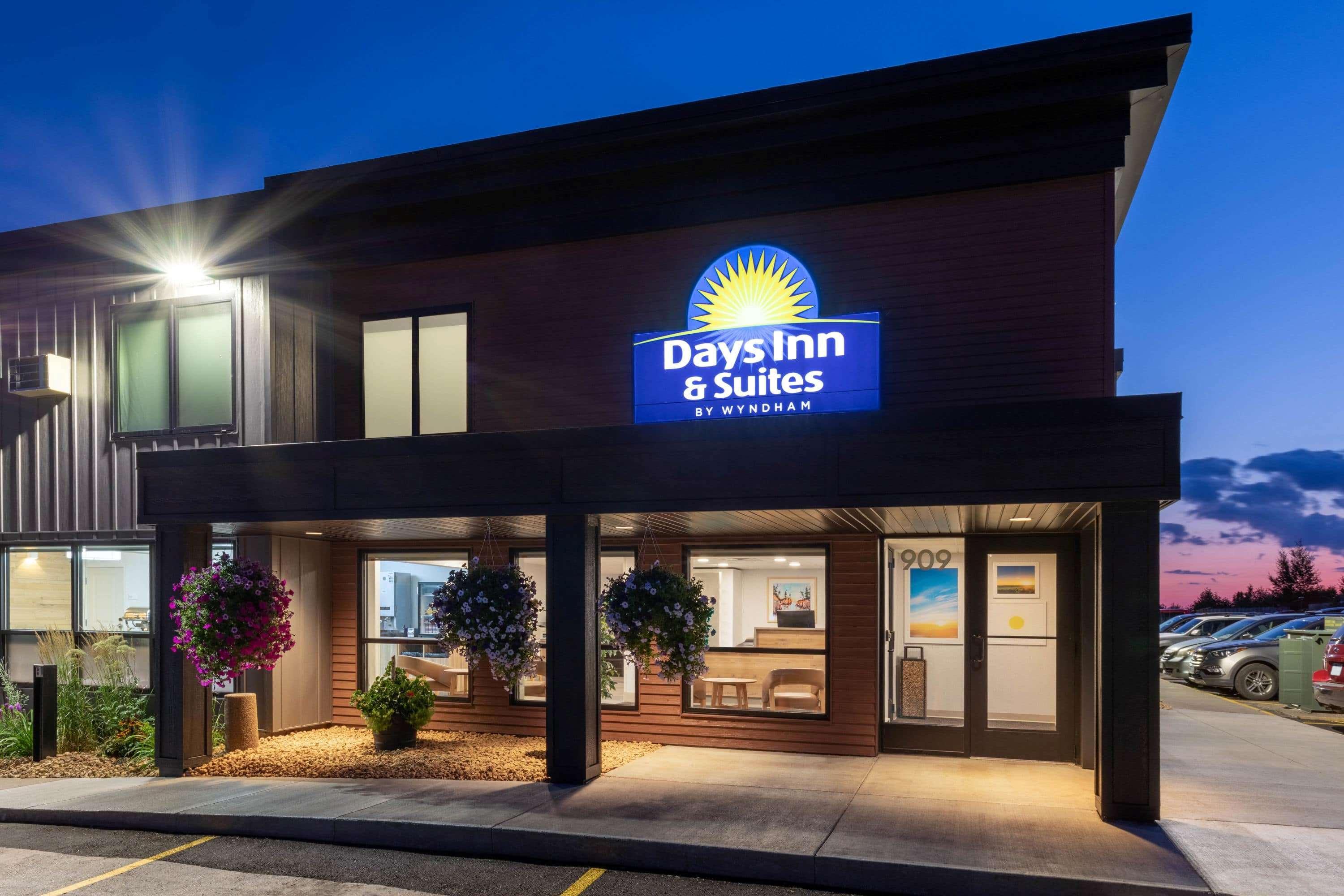 Days Inn & Suites By Wyndham Duluth By The Mall Exterior foto